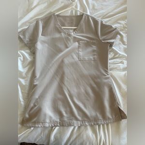 Jaanuu scrub top one pocket